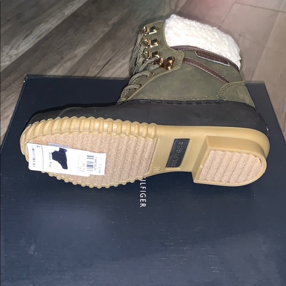 Tommy Hilfiger Rian 2 Faux Fur Closed Toe Mid-Calf - Picture 10 of 10